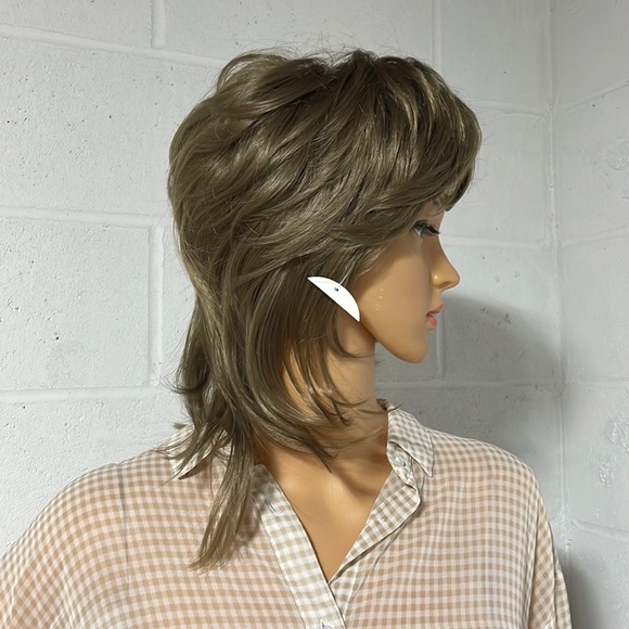 NWT 15” dark blonde natural shaggy layers puff 80’s volume realistic Abba wig - Picture 9 of 16
